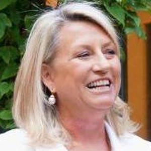 Photo of Lindsey Hall