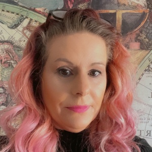 profile photo of Sharron-Lee Honey