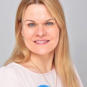 Photo of Laura Farris