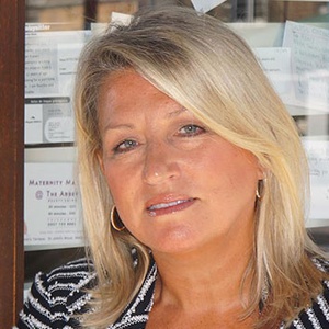 Photo of Lindsey Hall
