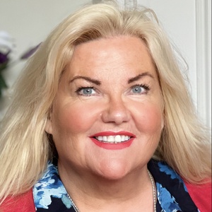 profile photo of Dawn Parry