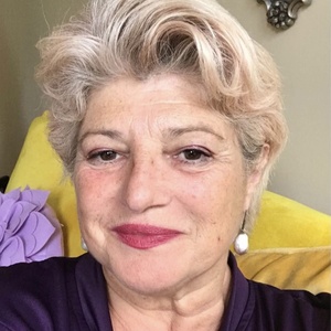 Photo of Julie Carter
