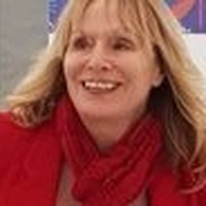 Photo of Julie Anne Davenport